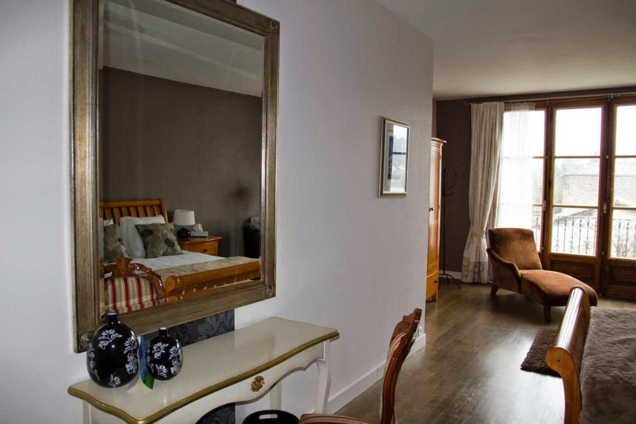 Pont Vieux Chambres D'Hotes Confolens Exterior foto