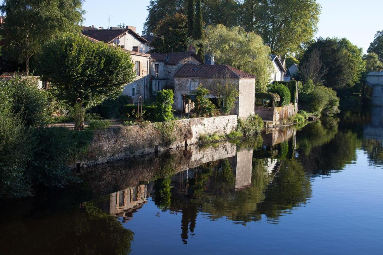Pont Vieux Chambres D'Hotes Confolens Exterior foto
